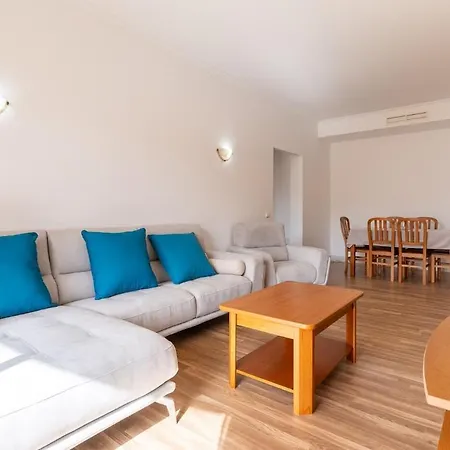 Flat & Oceanview Rooftop Apartment