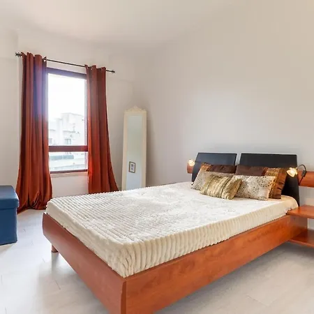 Flat & Oceanview Rooftop Apartment