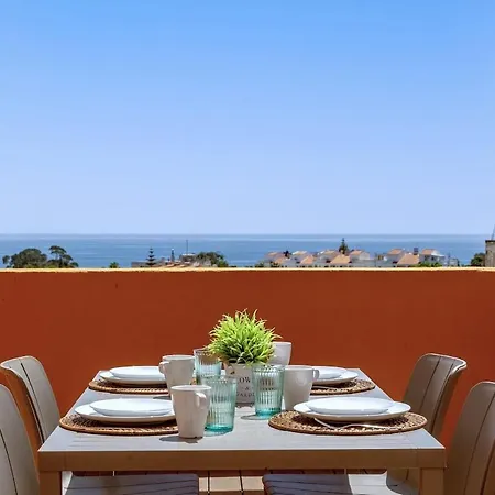 Flat & Oceanview Rooftop Apartment *