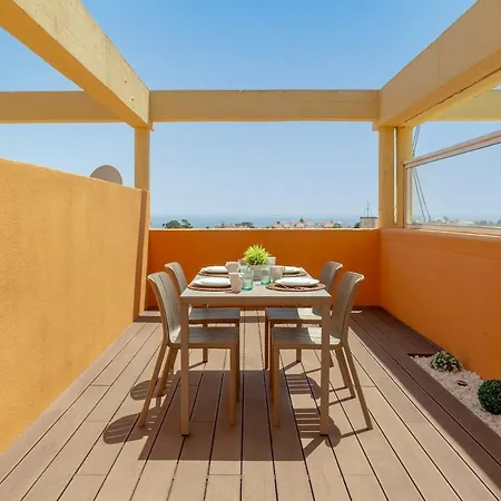 Flat & Oceanview Rooftop Apartment *